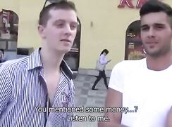 Baisés par un mec pour de l'argent