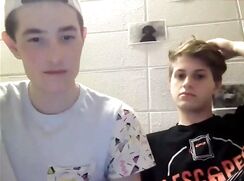 Jeune couple en plan cam