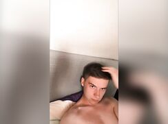 cute fit blonde bed show bate