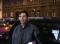 Un jeune livreur payé pour baiser un mec