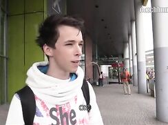 De l'argent contre une baise