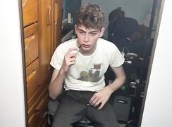 A-horny-smooth-wanker