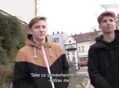 Czech Deux amis payés pour baiser