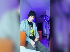 RUSSIAN TWINK SHOOTS A MORNING LOAD