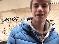 Baisé pour de l'argent,,