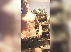 Jeune étudiant nous montre tout