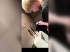 Handsome chinese peeing record