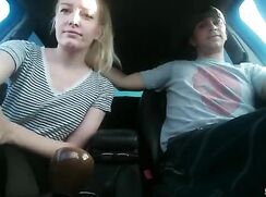 Dude gets blow job while driving