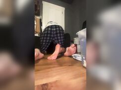 TEENS HUMP and show FEET