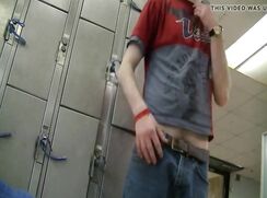 Vintage webcam: In the locker-room