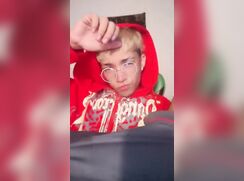 Alejo garoto colombiano exibindo o pênis