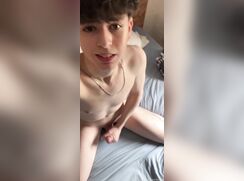 TwinkLeos jerking off routine