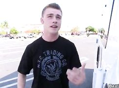 Jeune hétéro croit baiser une femme et baise un mec