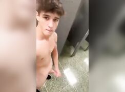 Jerking & Cumming in Uni Barthroom 211