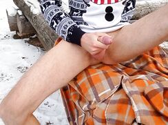 AHV-HD - The guy jerked off and finished in the snowy forest