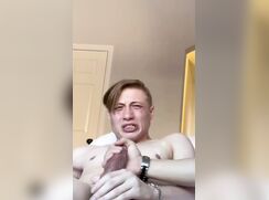 Webcam wanker gets a little help at the end