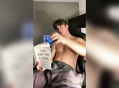 Read a book and get horny gay porn tube