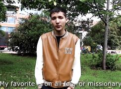 Latin twink Kenny jerks off