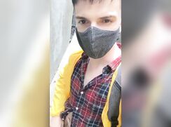 Twink wanking in public - Descent to the basement