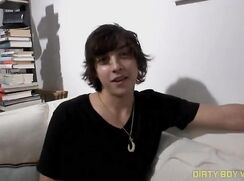 19yo Valentino strip and wank