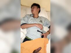 Japanese sleeping man pranked