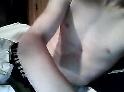 Chatroulette 2015 06 30 Boy Visage Corps Fesses Bite Masturbe Branle Fort