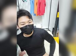 korean shows hole on cam