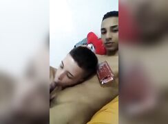 Short vid Latinos enjoy sucking