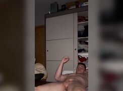 Muscle boi cums...