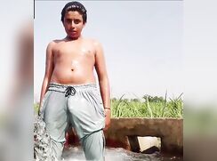 Pakistani little chubby wink in tubewell