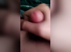 Teen guy quickly jerked off before bed