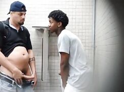 amateur-bathroom-fun-twinks