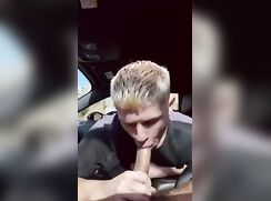 Son pote le ramène il le suce pour le remercier