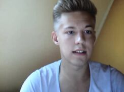Hot 19yo German cums on abs