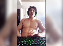 Branle et éjaculation intense cam frat
