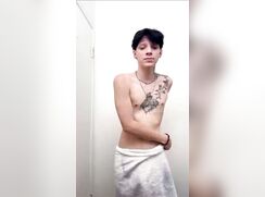 cute tattoed twink singing bate shower show