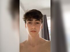 Gabriel - a French boy cums