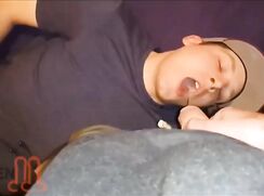 skaden piss chugging
