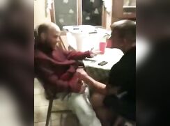 Un hétéro se fait sucer par un jeune sportif