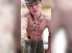 cuties blondes baiting hot off clip