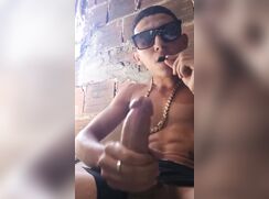Noiado goza masturbando squirtn