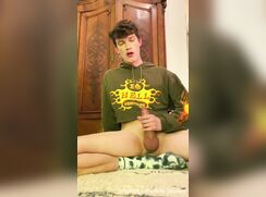 Milo_jaspers - OF - Naughty gooning twink shoots ropes