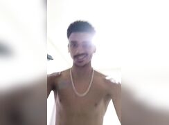 Mavambo carioca masturbando