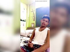 Sexy thaï boy cums