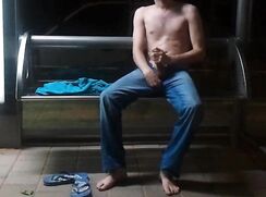 AHV-HD - Outdoors wanks bus stop location