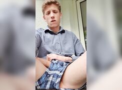 Il nous montre sa belle bite