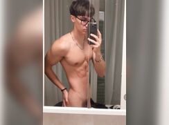 Hottie muscle fit italian boy