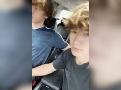 Twin blows his brother while he‘s driving