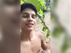 Garoto foi no mato bater punheta