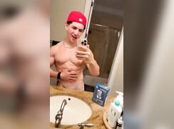 Alpha Bro Has a Mouth on his Thick Bod